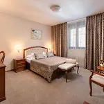 Ξενοδοχείο Cvita 4*